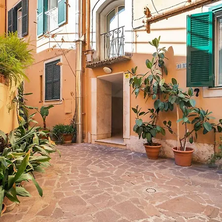 Apartment In Via Merulana By Halldis Rome